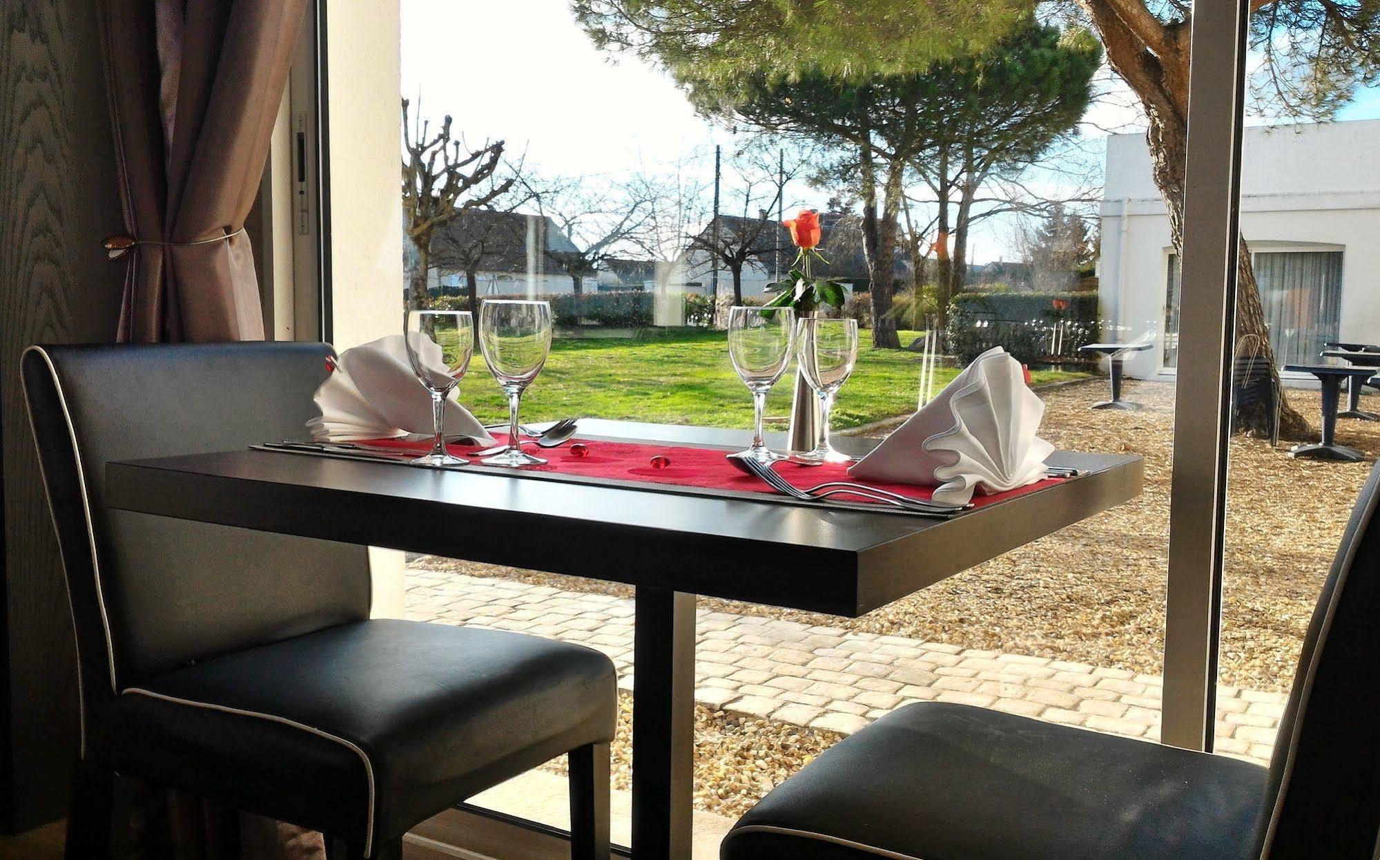 Logis Hotel Restaurant Des Chateaux Azay-le-Rideau Exterior foto